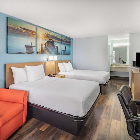 Days Inn By Wyndham Pensacola I-10 Ferry Pass Екстер'єр фото