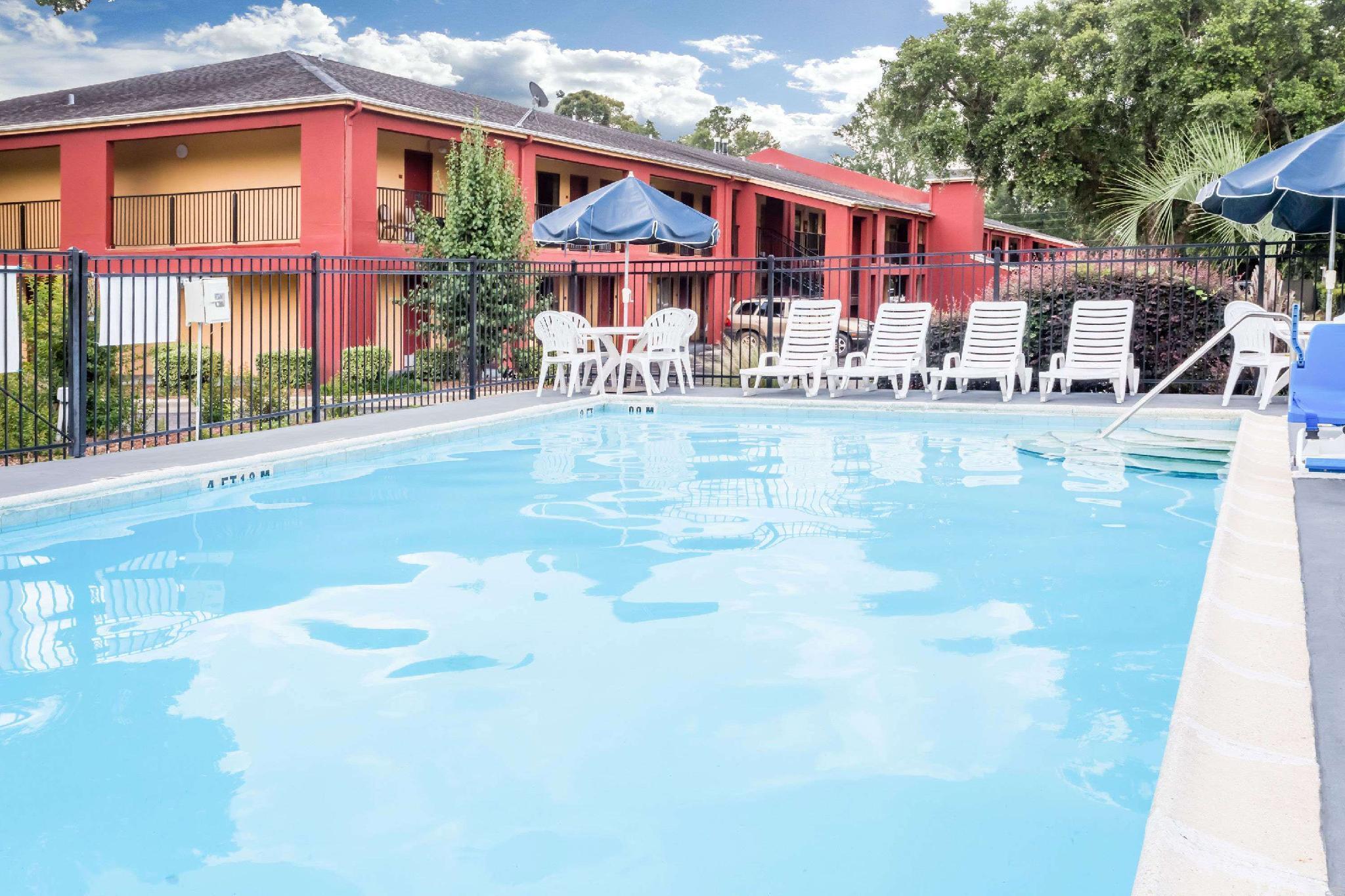 Days Inn By Wyndham Pensacola I-10 Ferry Pass Екстер'єр фото
