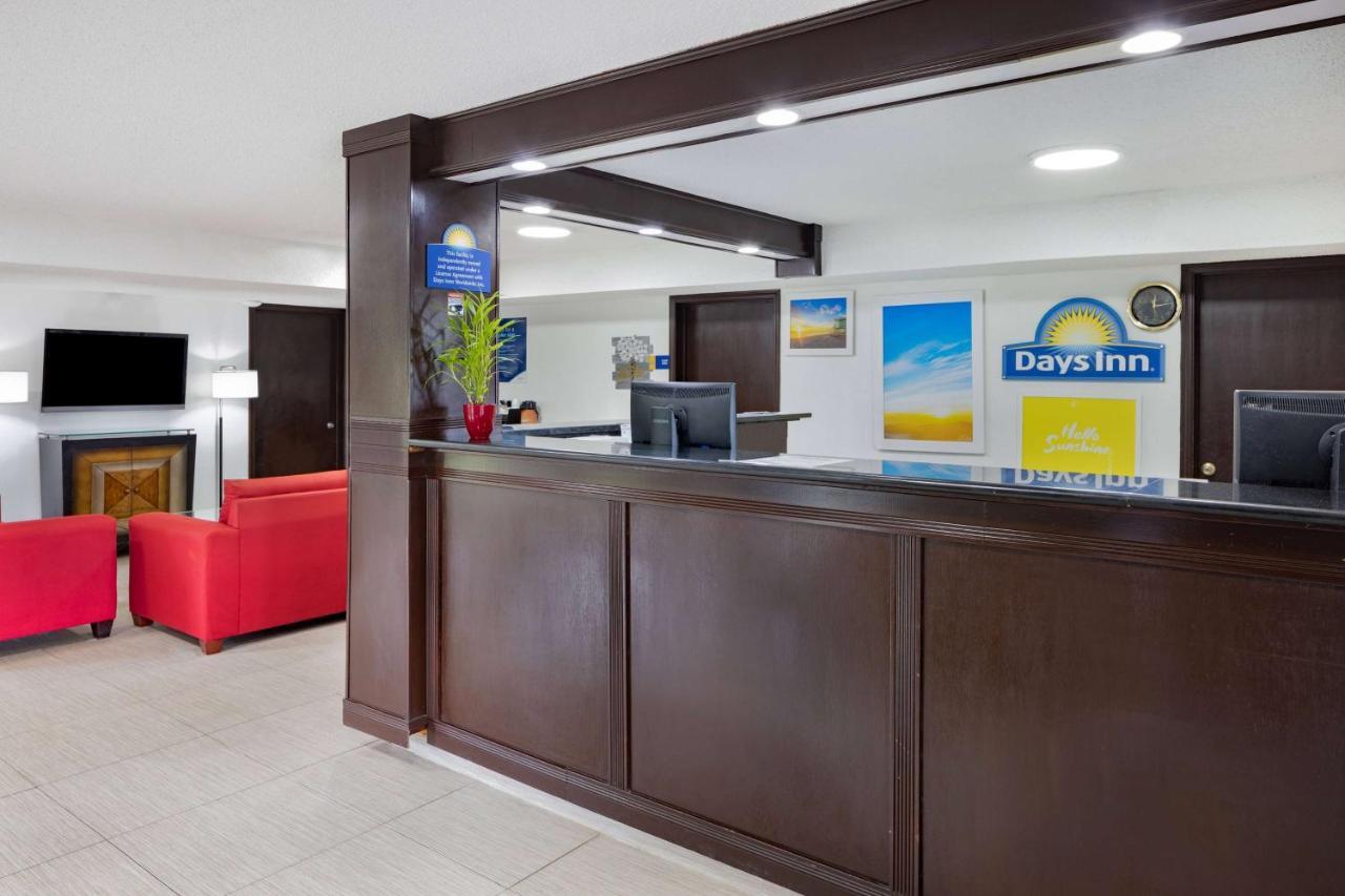 Days Inn By Wyndham Pensacola I-10 Ferry Pass Екстер'єр фото