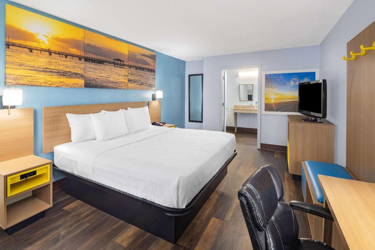 Days Inn By Wyndham Pensacola I-10 Ferry Pass Екстер'єр фото