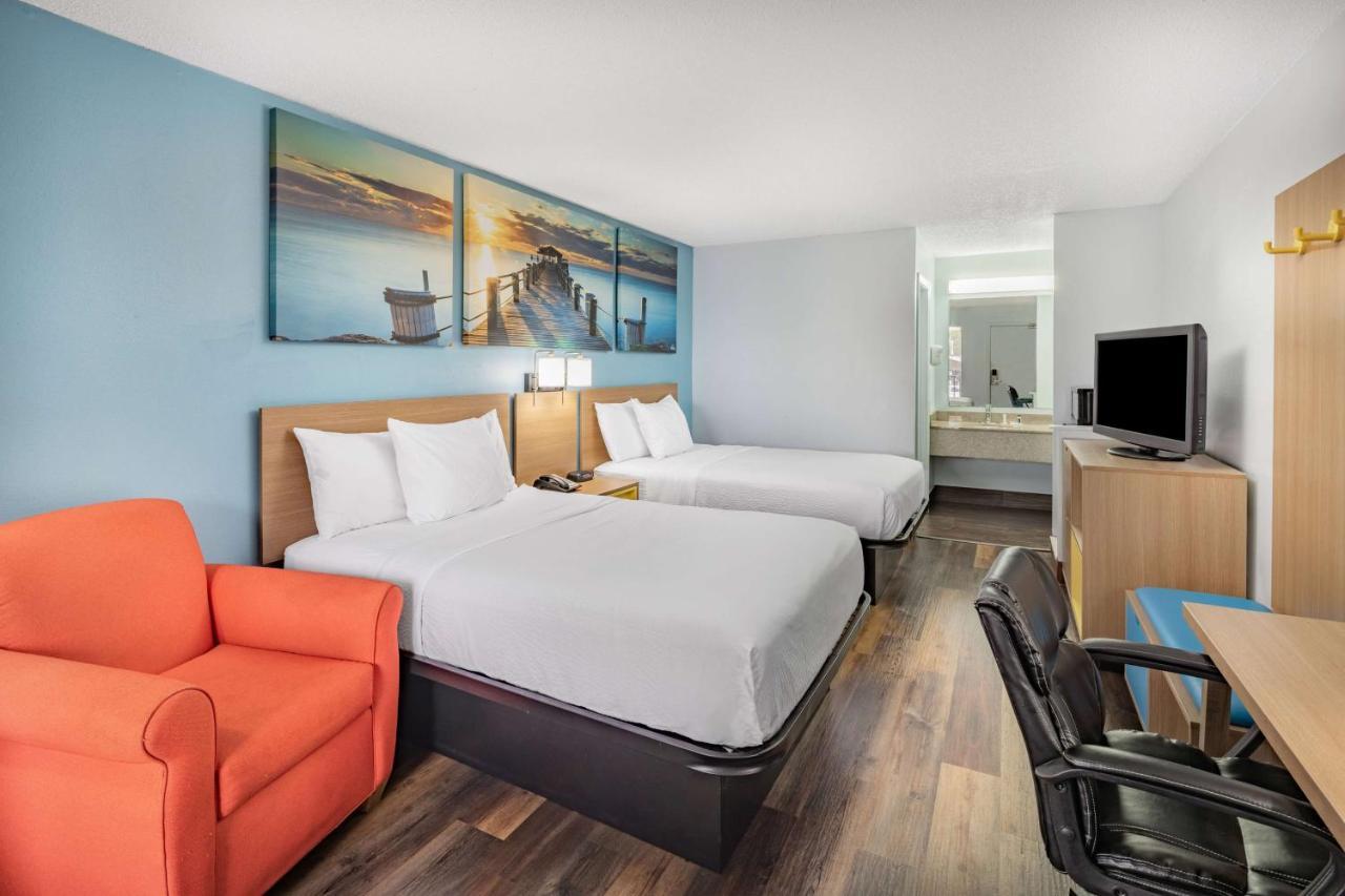 Days Inn By Wyndham Pensacola I-10 Ferry Pass Екстер'єр фото