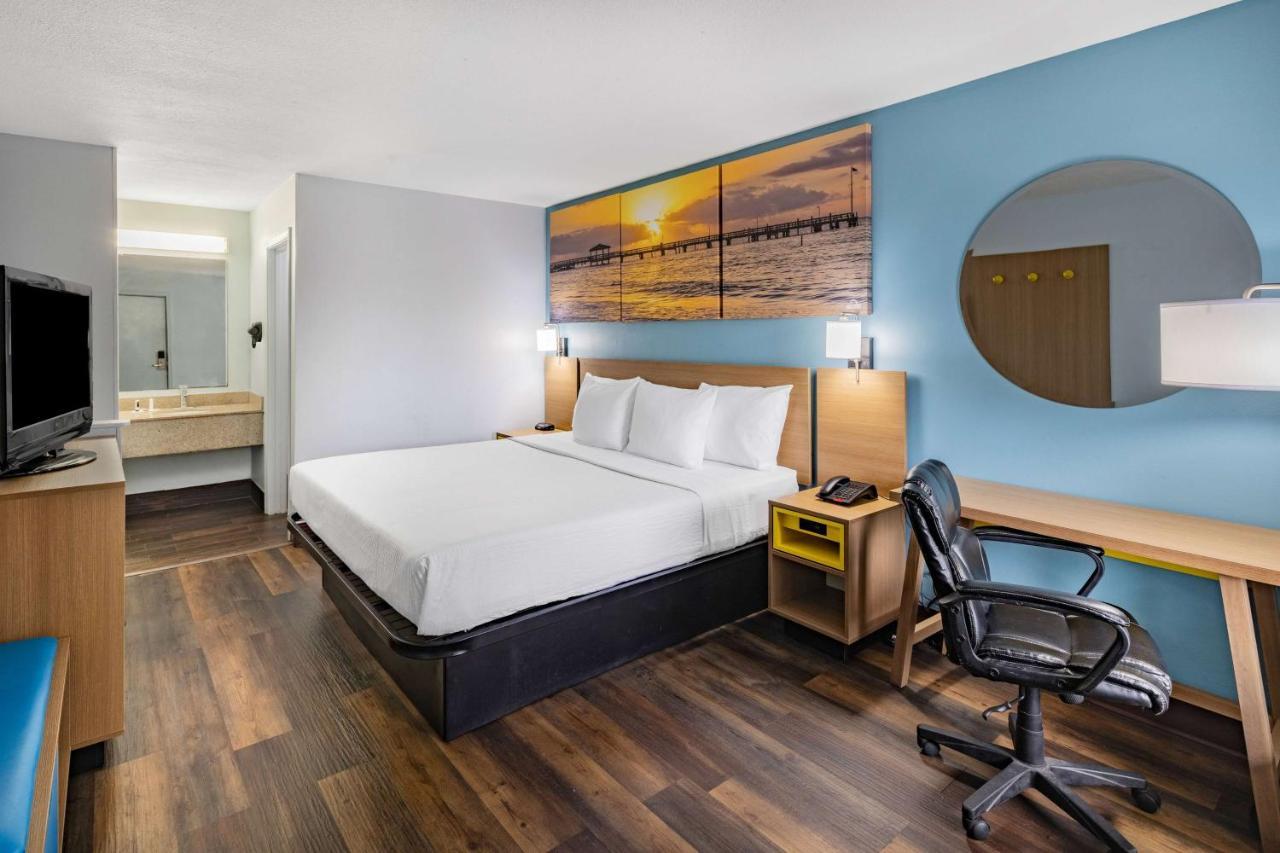 Days Inn By Wyndham Pensacola I-10 Ferry Pass Екстер'єр фото