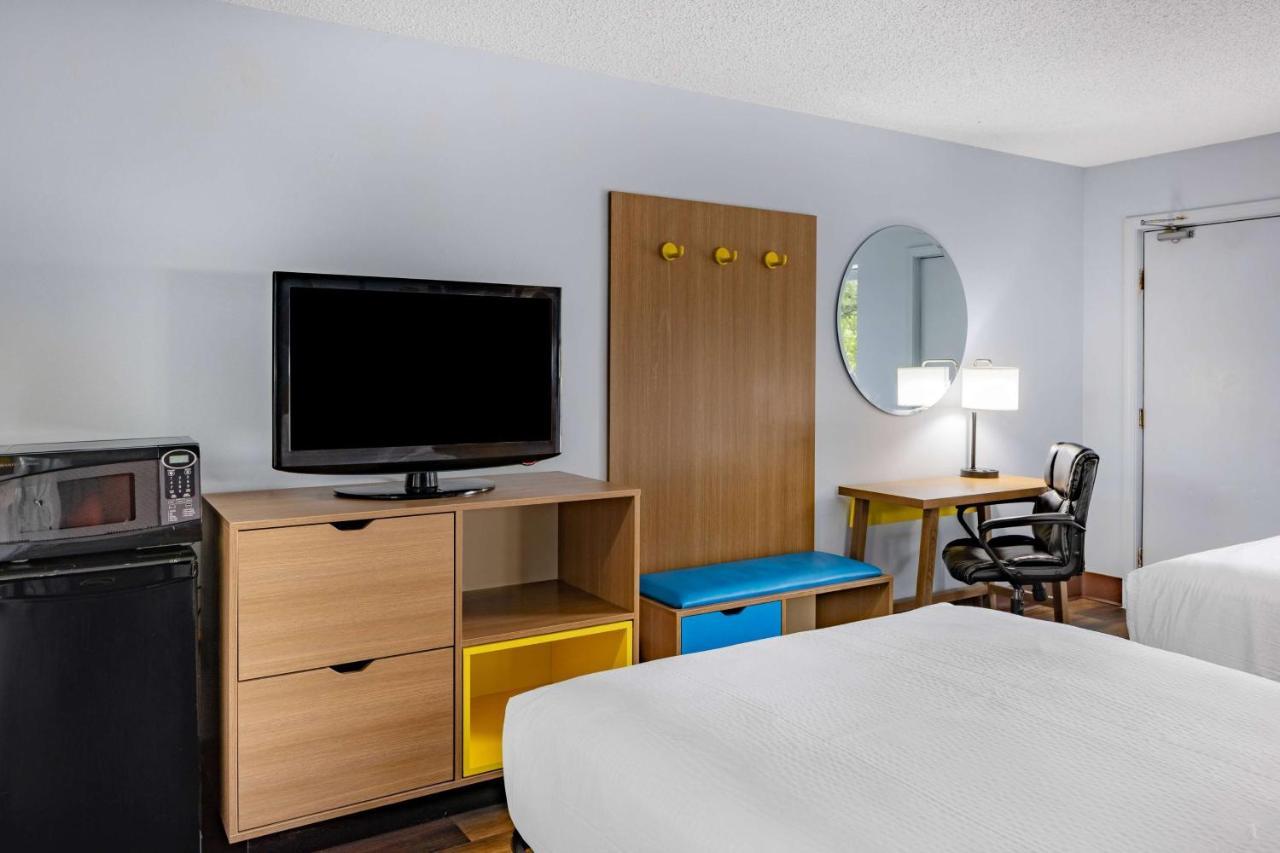 Days Inn By Wyndham Pensacola I-10 Ferry Pass Екстер'єр фото