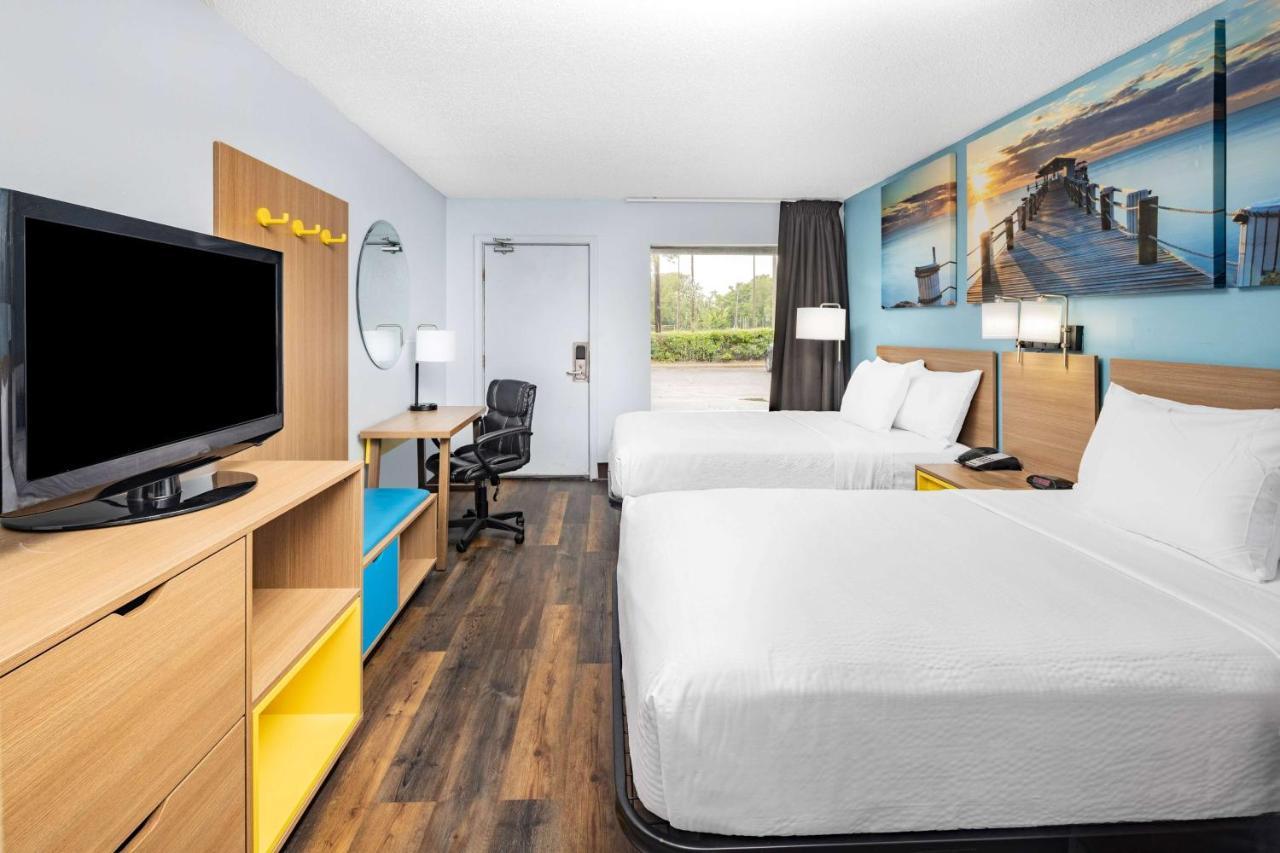Days Inn By Wyndham Pensacola I-10 Ferry Pass Екстер'єр фото