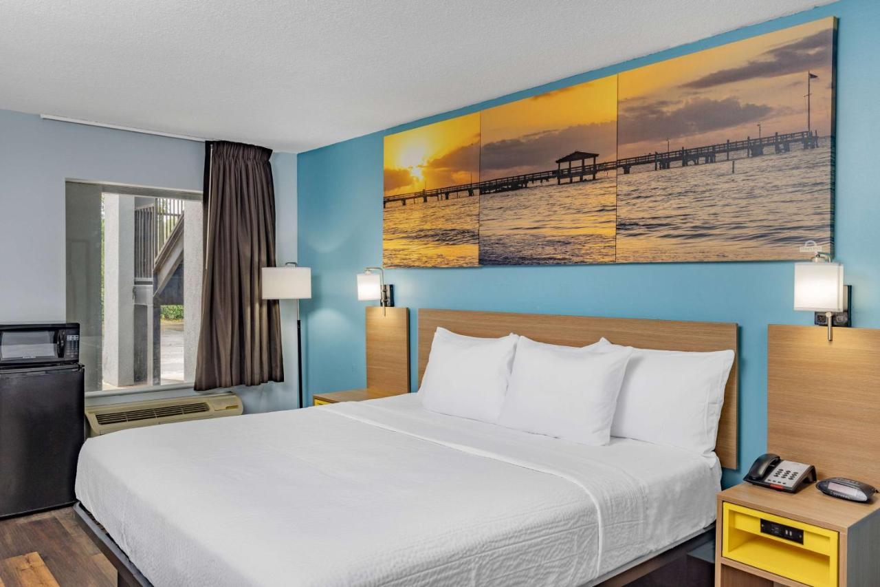 Days Inn By Wyndham Pensacola I-10 Ferry Pass Екстер'єр фото
