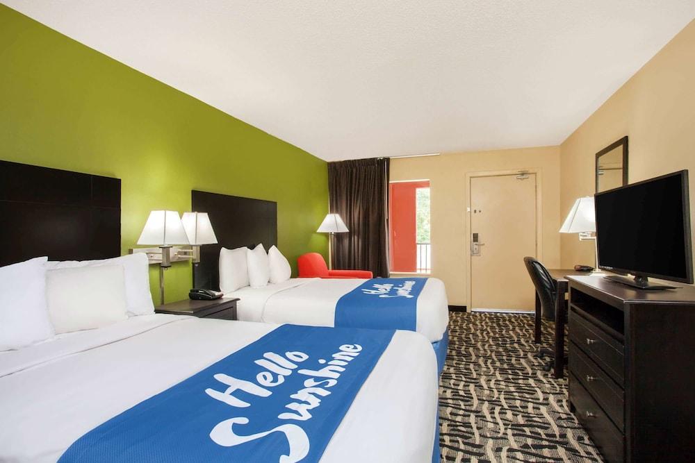 Days Inn By Wyndham Pensacola I-10 Ferry Pass Екстер'єр фото