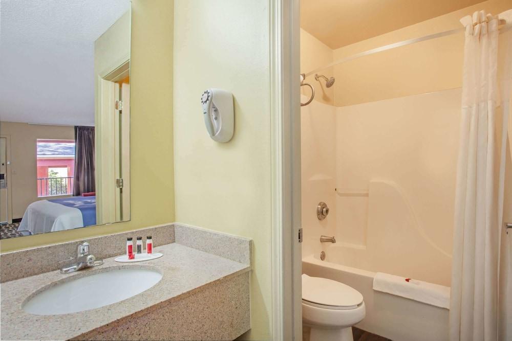 Days Inn By Wyndham Pensacola I-10 Ferry Pass Екстер'єр фото