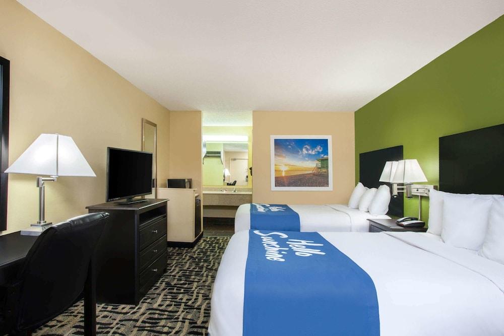 Days Inn By Wyndham Pensacola I-10 Ferry Pass Екстер'єр фото