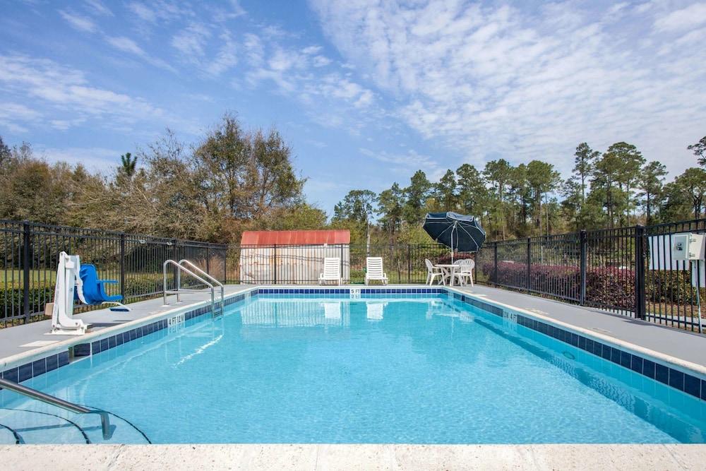 Days Inn By Wyndham Pensacola I-10 Ferry Pass Екстер'єр фото